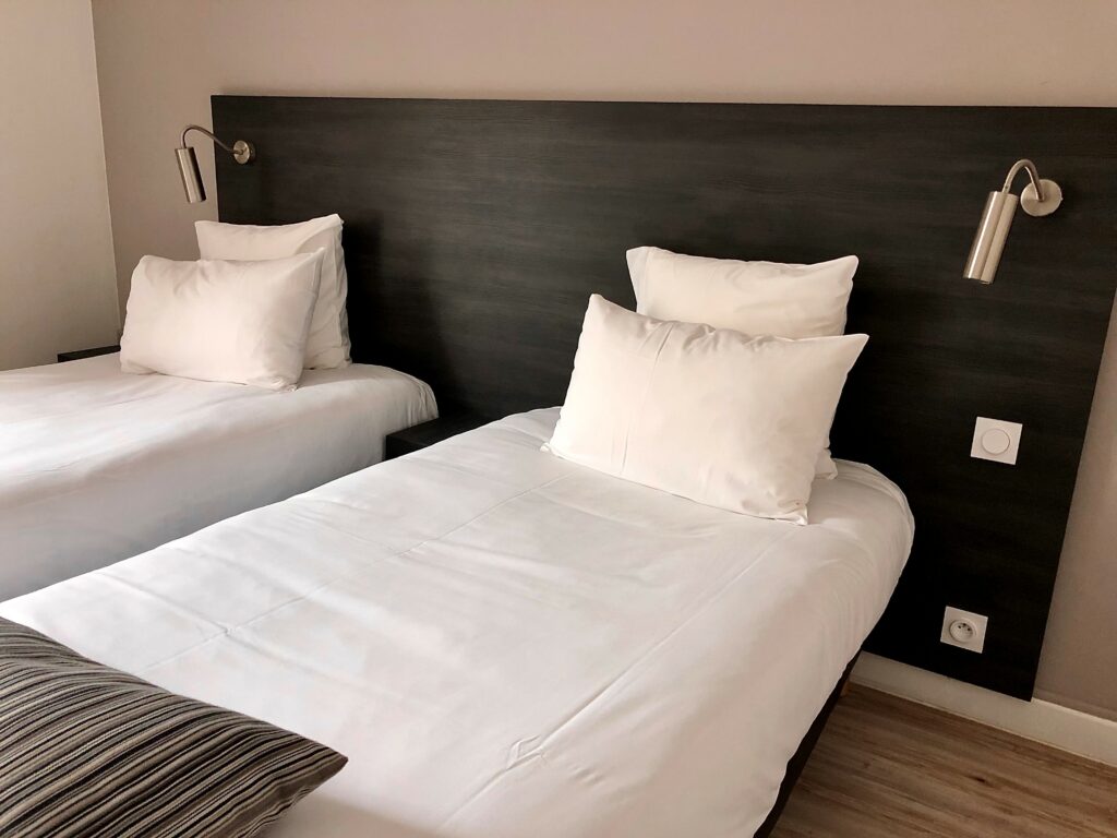 hotel saint-louis aigues-mortes habitación doble